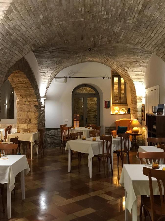 Hotel La Fortezza Ассизи Экстерьер фото