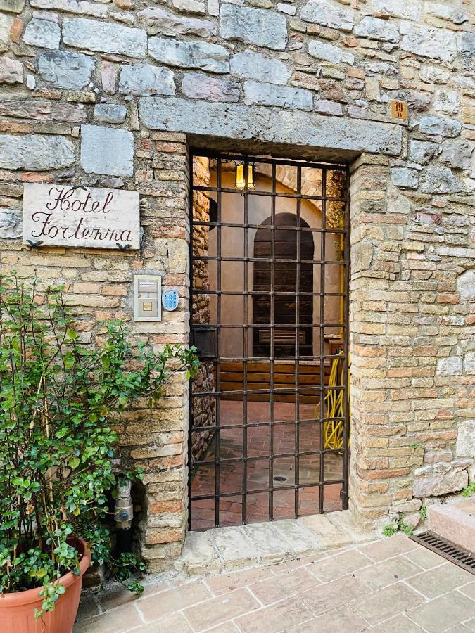 Hotel La Fortezza Ассизи Экстерьер фото