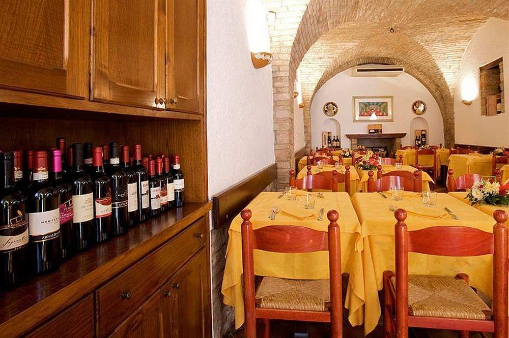 Hotel La Fortezza Ассизи Экстерьер фото
